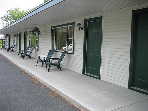 Spring Motor Inn Fort Edward Exterior photo